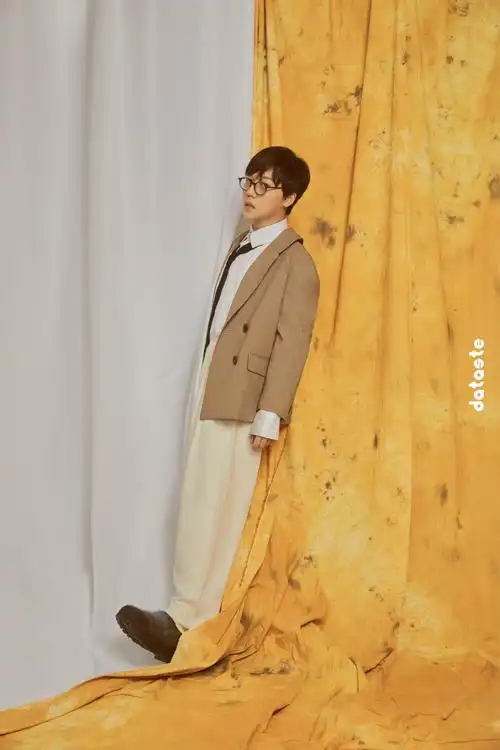 刘维最新时尚大片曝光!六边形漆皮贝雷帽表现力满分