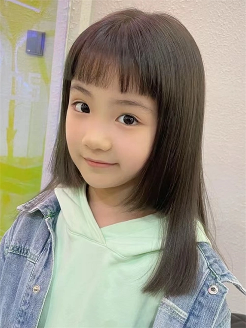 "导读:小女孩发型分享,无论是短发还是长发,扎发还是披发,选对的发型