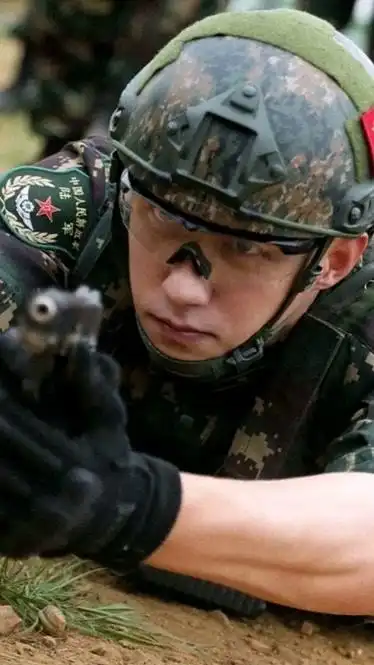 黄景瑜穿军装太帅了