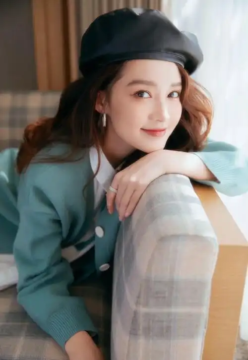 李沁薄荷绿秋日针织衫