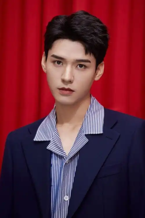 龚俊花蝴蝶造型惊艳后山河令时期艺人红利还能吃多久