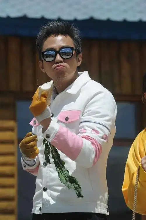 邓超《跑男》上演无间道 拔萝卜变成无力羊咩咩