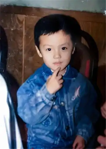 华晨宇6岁,肖战6岁,刘昊然6岁,看到鹿晗:关晓彤赚大了!