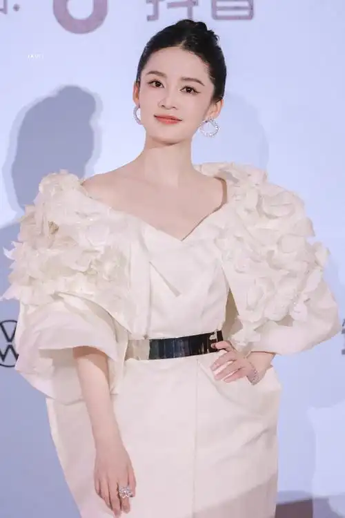 李沁月光仙子妆##李沁穿了四套高定