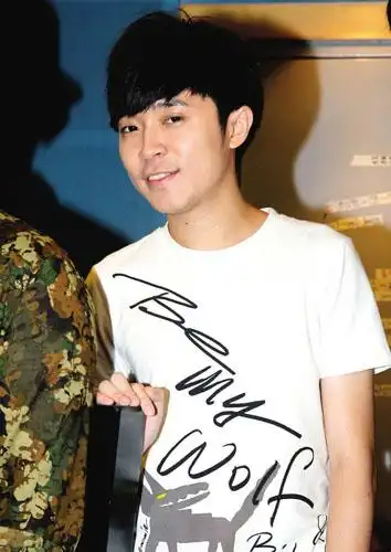 据台媒报道,"苏打绿"乐团主唱青峰外型中性,性向成谜,日前某媒体刊登