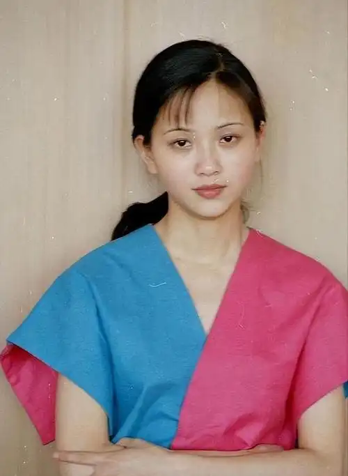 演员陶慧敏:嫁初恋老公恩爱几十年,20岁女儿貌美如花,家庭美满