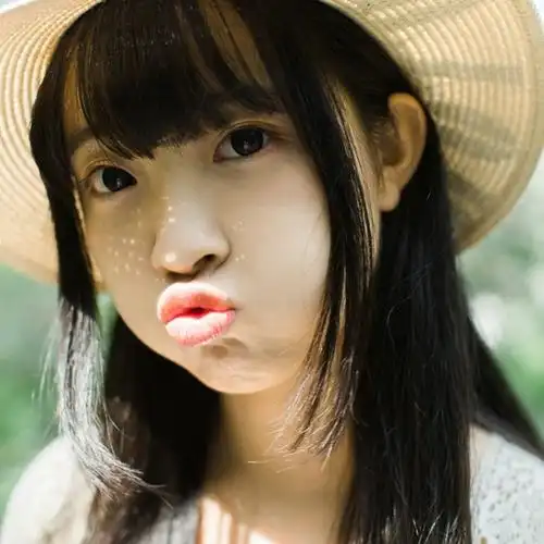 嘟嘴清纯萝莉美女森系甜美阳光俏皮唯美写真