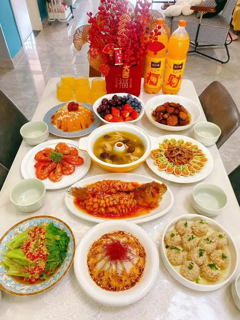 家宴|兔年年夜饭06新年快乐.不及细数过往的时光,一年就过去 - 抖音