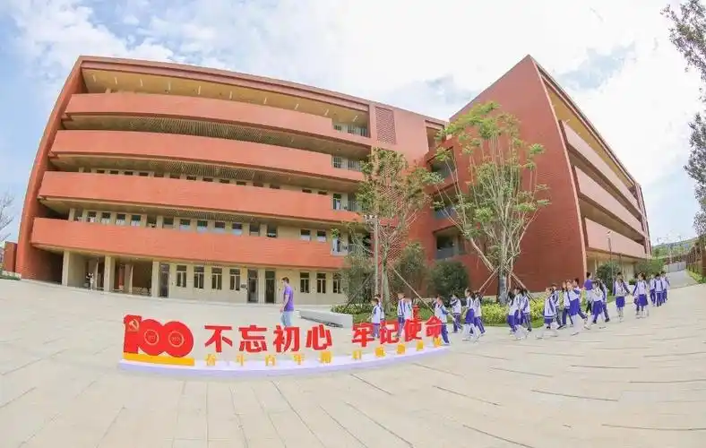 清华附中晋江学校正式迎来开学季