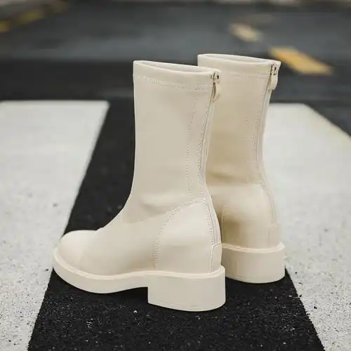 白色马丁靴怎么搭配(白色马丁靴怎么搭配衣服)