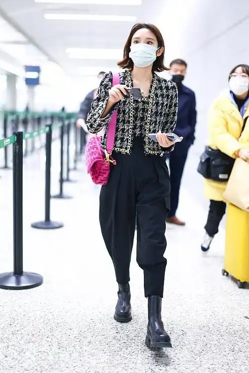 唐艺昕当妈后也没啥变化小香风外套配靴子优雅个性超美