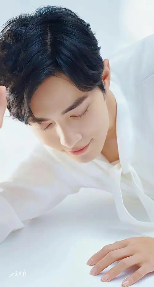 肖战 温柔的音乐配温柔的人. - 抖音