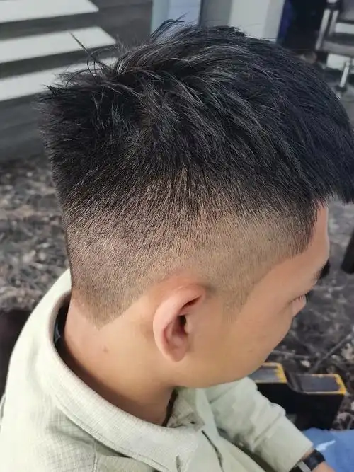 男士发型必须要立体鬓角要清晰