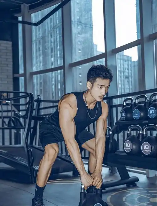 原创26岁小伙努力健身练出完美身材拍的肌肉写真照片太撩人了