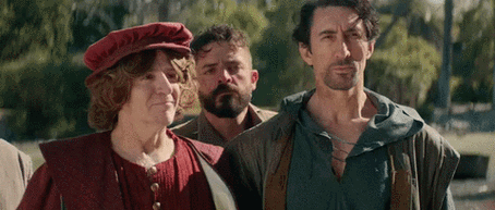 戴帽子美滋滋回头看搞笑gif动图_动态图_表情包下载_soogif