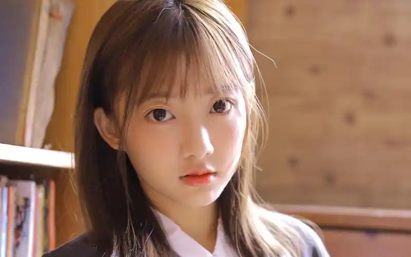 清纯少女学生装可爱迷人写真