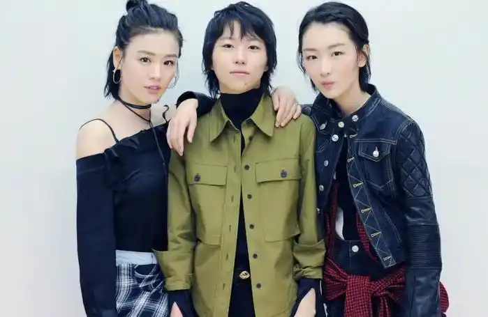 回顾窦靖童身为王菲和窦唯的女儿叛逆是我的倔强