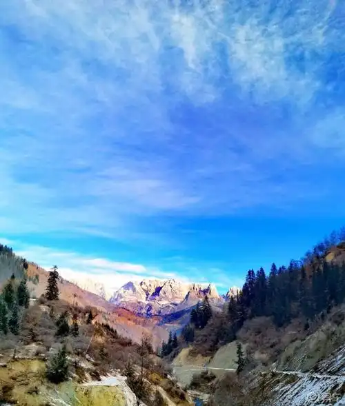 自驾游看风景#迭部~措美峰秦岭迭山系"措美峰"(海拔4920米)从公陆进
