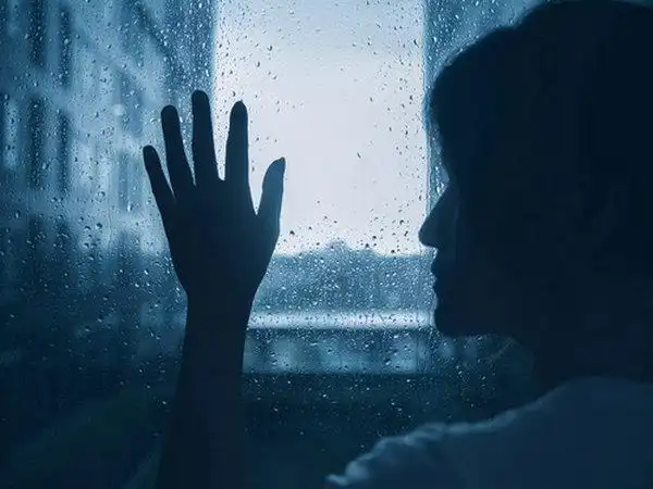 伤心无助好想哭的说说伤心说说心情短语文案发朋友圈说说