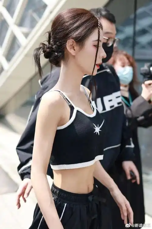 张予曦的腰和脸一样宽##张予曦细腰##乘风2024