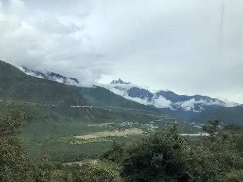 多雄拉山是徒步者徒步墨脱的第一个障碍,它海拔4500米左右.