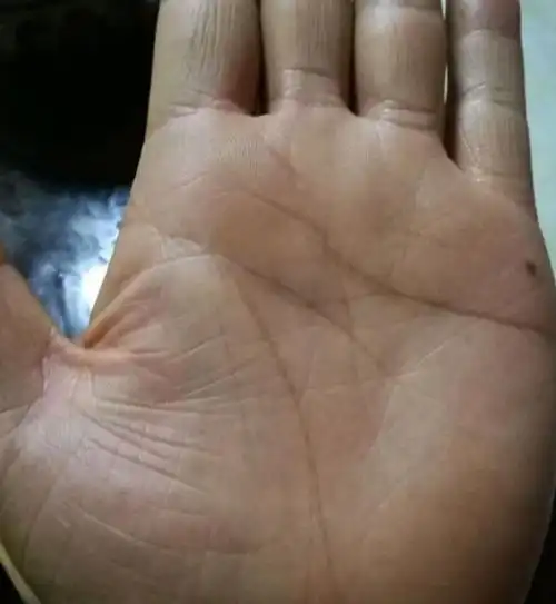 "穷到老"的手掌手相,定是今生不顺,挣大钱很难