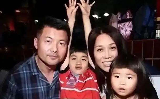 那英花花情史,恋蔡国庆,与高峰未婚同居产子,受伤嫁孟桐获幸福