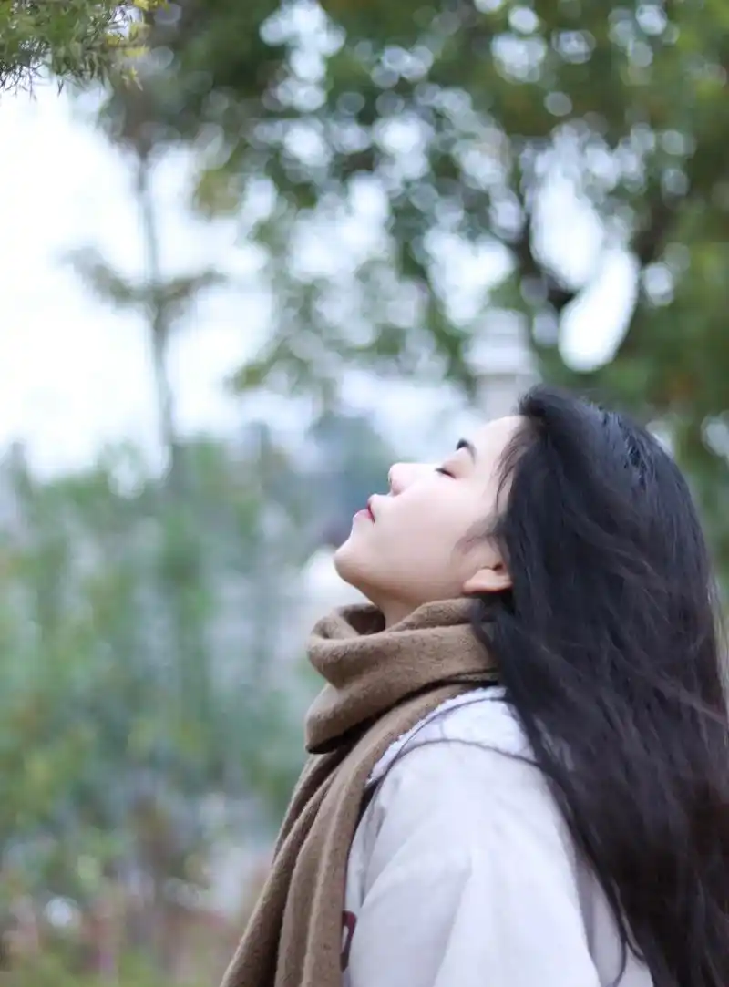 人像写真 #少女写真 #侧颜 #拍照姿势大全 很爱这一瞬间 - 抖音