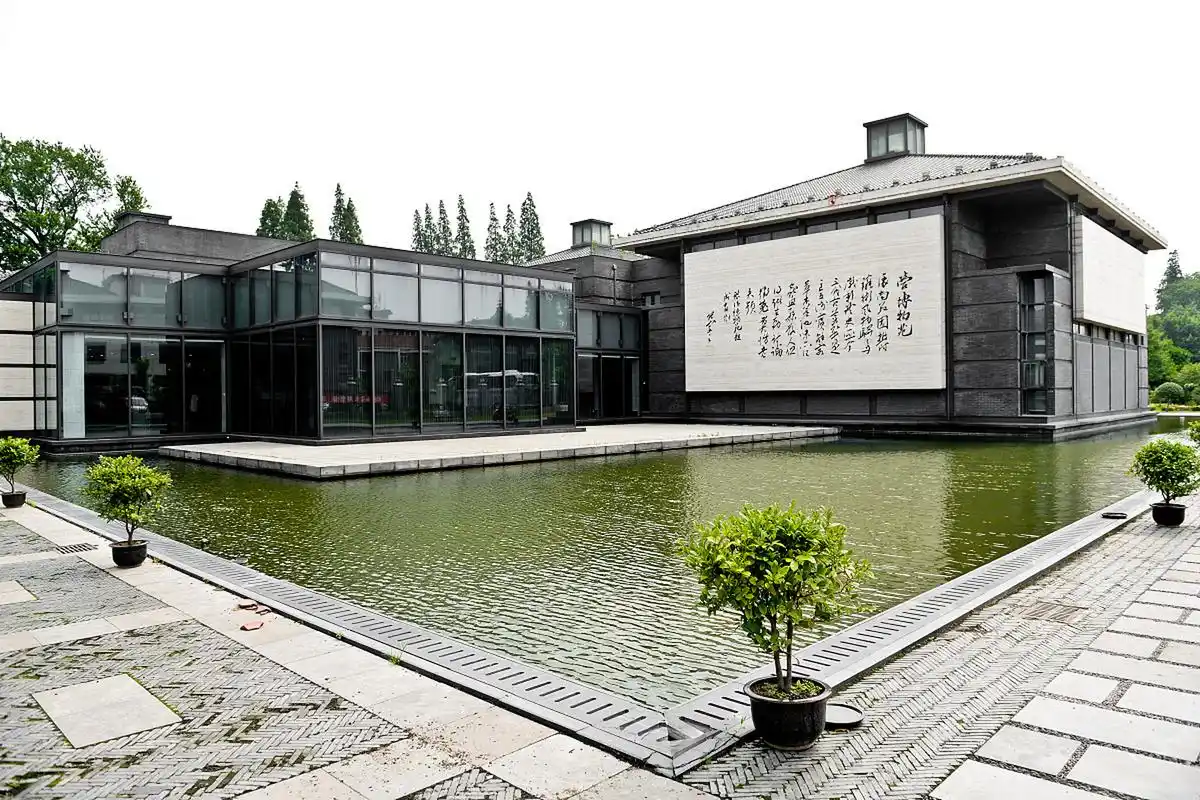 南京雨花茶博物馆,位于雨花台风景区,是一场穿越时光的茶道之旅.