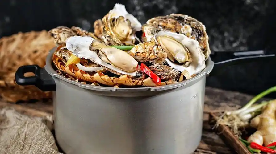 高压锅竹笼蒸生蚝图片