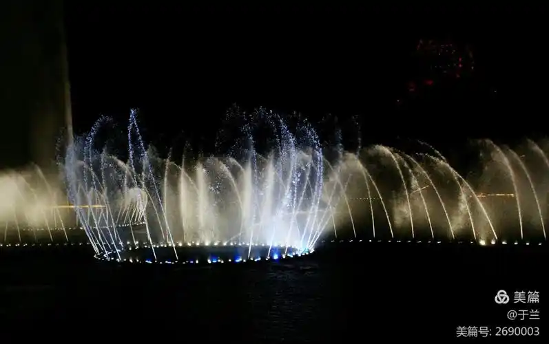 世博园五彩缤纷的水舞秀