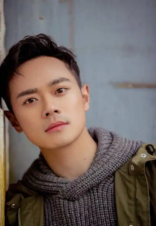 可以说是曹俊为数不多的翻红机会,复出后的这几年,曹俊一直不温不火