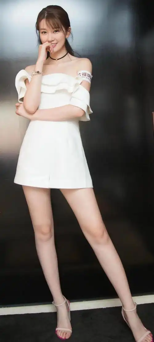 壁纸小蛮腰大长腿性感无敌大美女乔欣