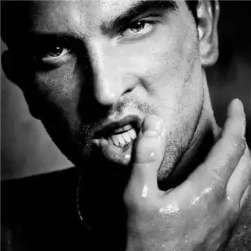 2019超拽男生黑白头像霸气成熟范男生抽烟头像