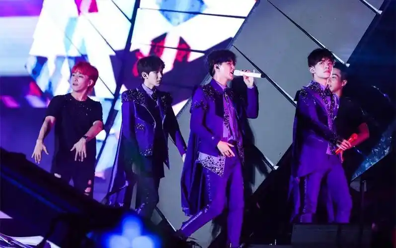 tfboys周年音乐会倒计时开启,彩色弹幕登上荧幕,请保留防雷指南