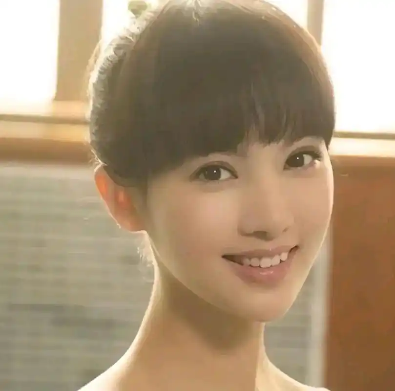 刚出道时的金晨真的很漂亮,也很可爱.