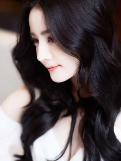 迪丽热巴白月光