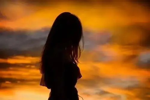 适合发朋友圈绝望伤感的句子说说心情适合夜深人静时一个人看