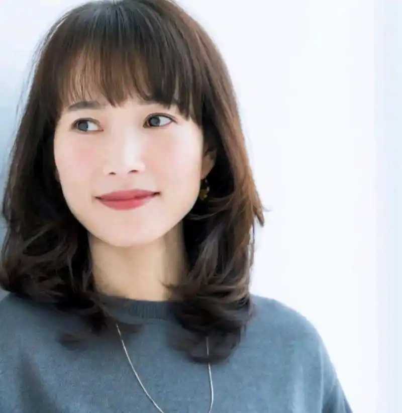 这才是50岁女人最应该尝试的发型,它叫"齐肩烫",减龄显年轻