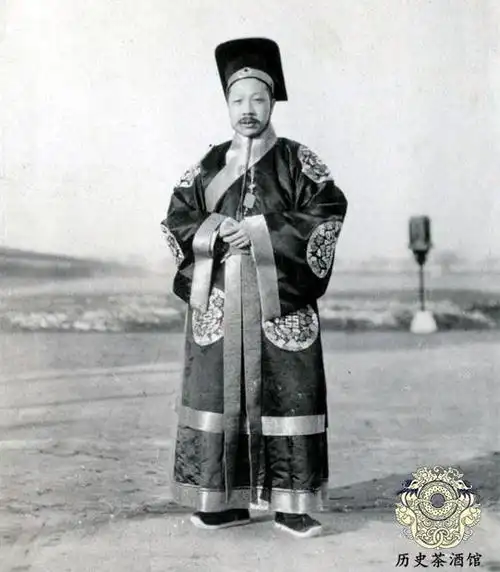 一组袁世凯天坛祭天大典老照片身穿龙袍坐着八抬大轿