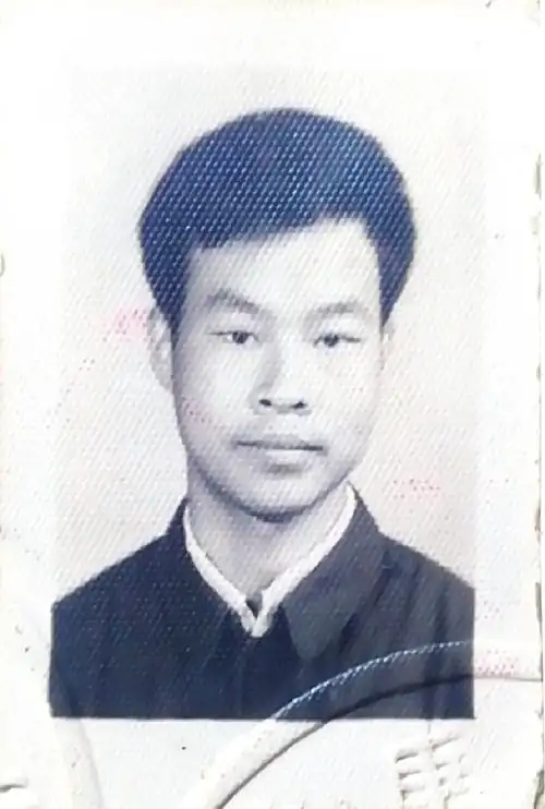 1983年,郑继猛的中专证件照.