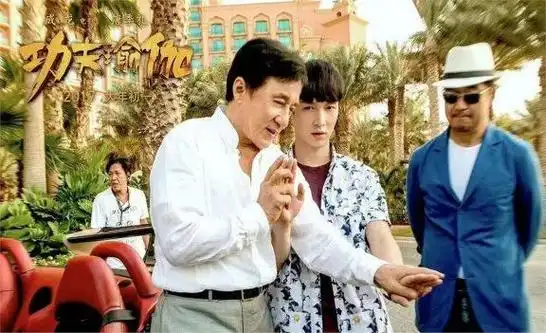 成龙70岁大寿出动半个娱乐圈黄子韬张艺兴谭咏麟送祝福上热搜