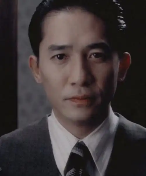 梁朝伟的大背头,永远那么帅气;王一博的寸头给人眼前一亮的感觉,已经