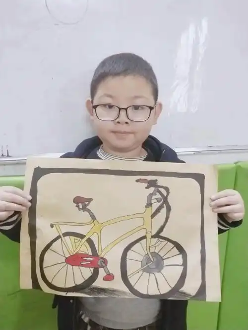 金色童画今日美术作品《自行车》