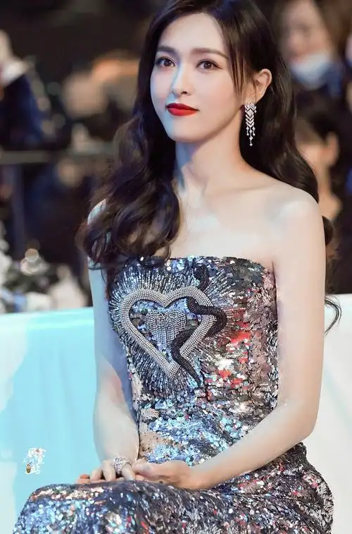 唐嫣美图安利贴唐嫣肤白貌美大长腿