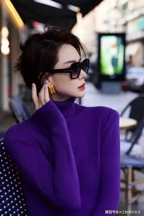 戚薇的时尚品味,犹如一场独特的盛宴,通过不同的造型,她完美演绎了