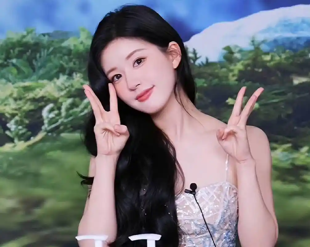 赵露思25岁生日生图造型百变!肤白貌美大长腿性感撩人_黑色_电影_女孩