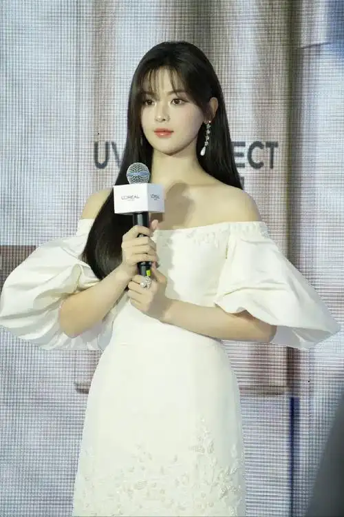 杨超越空气刘海造型生图