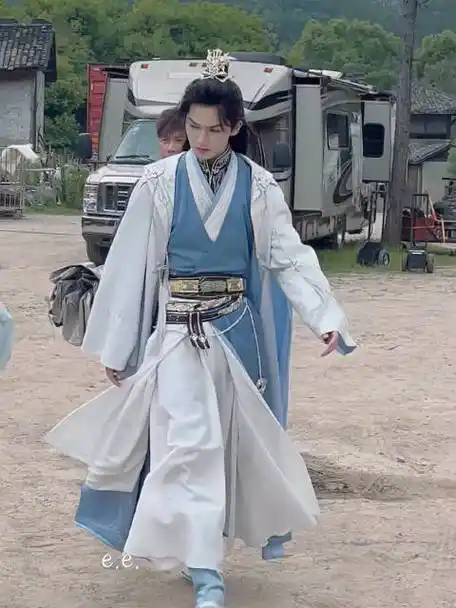 全身版朱正廷绝色柳月#少年白马醉春风#师姐小记的微博视频