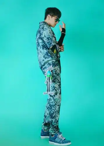 吴亦凡出席 lv 春夏 21 男装秀 彰显潮酷个性